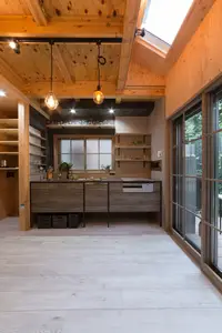 都会の中の癒やし空間 インスタ映えキッチンとウッドデッキ